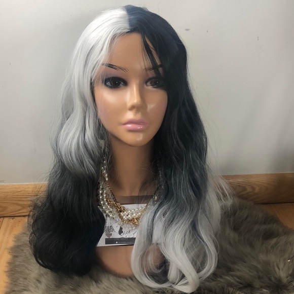 26” ?‍♀️BLACK & SILVERISH GREY SPLIT DYE Bang Wig